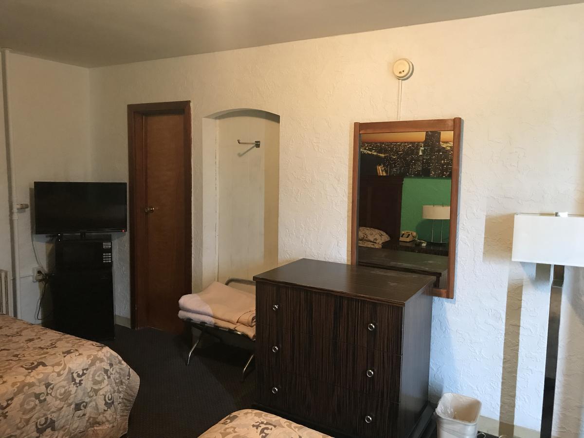 Fiesta Motel Pontiac 외부 사진