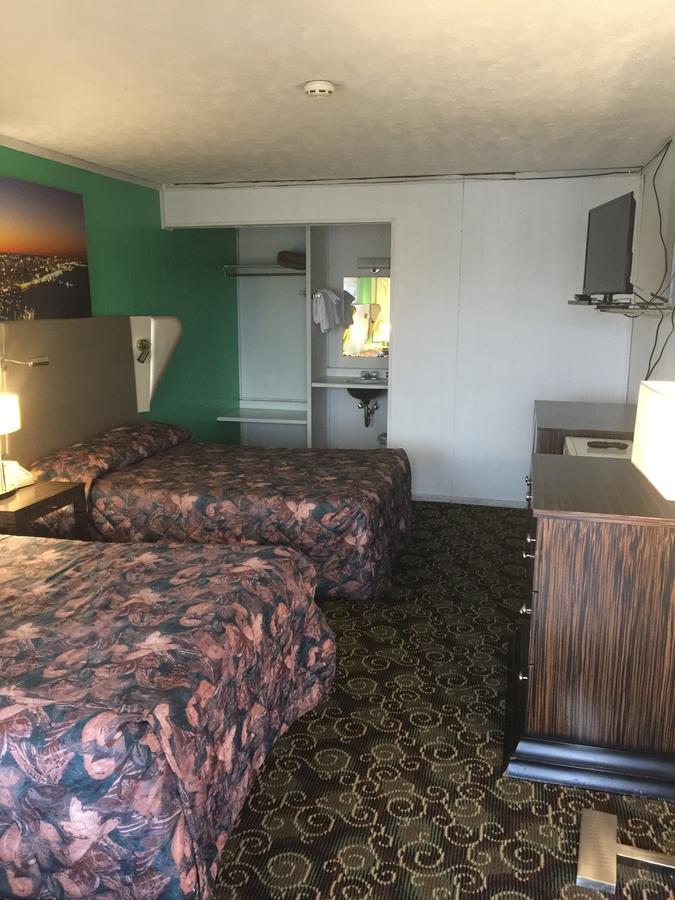 Fiesta Motel Pontiac 외부 사진