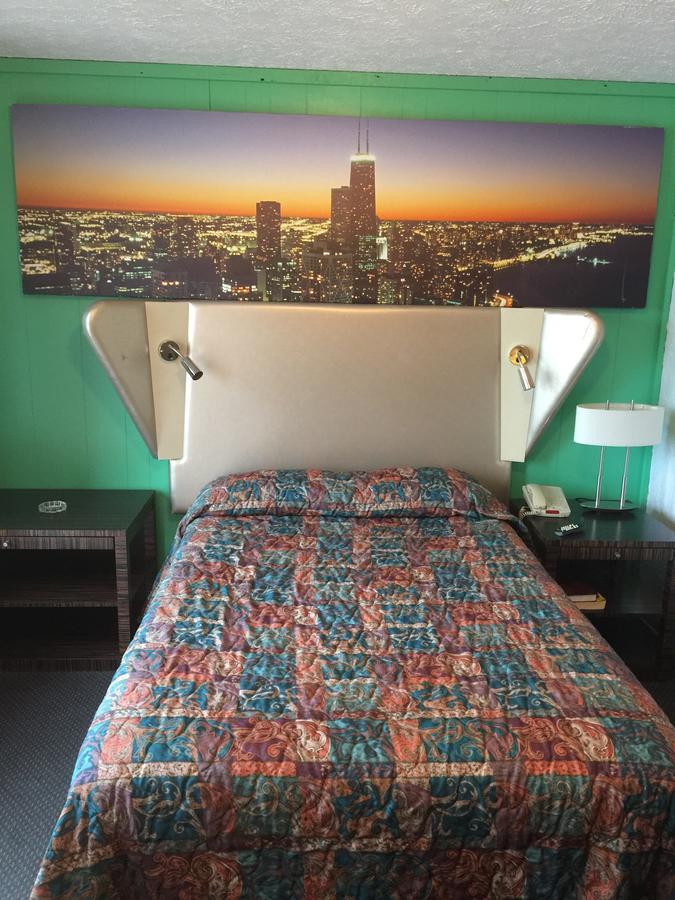 Fiesta Motel Pontiac 외부 사진